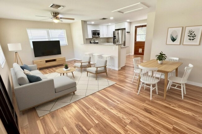 Building Photo - 609 NW 7th Ct