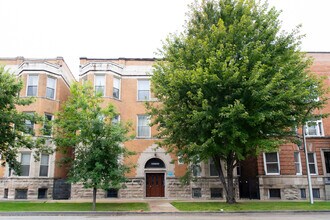 Building Photo - 4852 S Prairie Ave