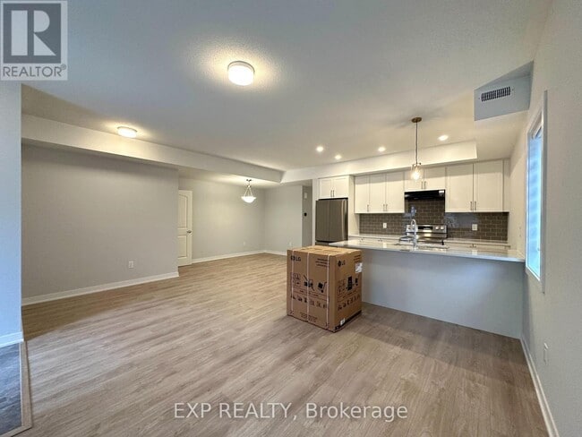 Building Photo - 422 Lillian Freiman Private