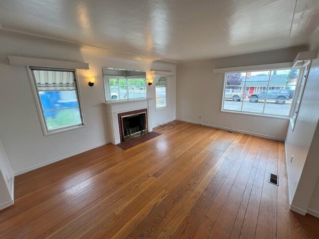 Building Photo - Nor Cal Realty Inc, - Coming soon - 3 Bd 2...