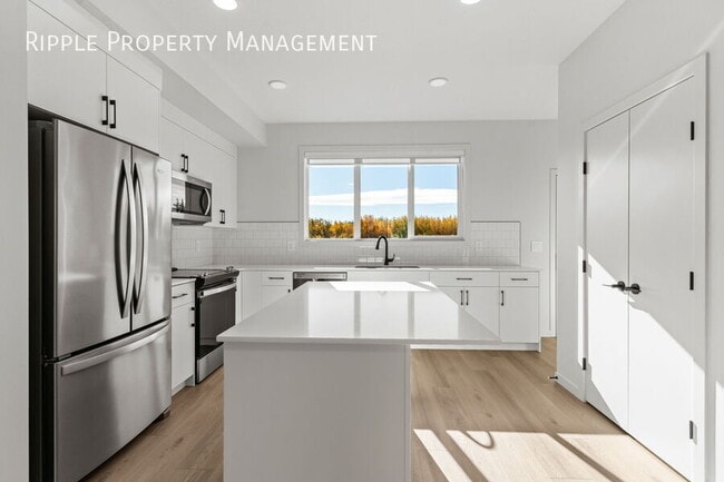 Building Photo - AMAZING  3 BEDS/ 2.5 BATHS UPPER UNIT