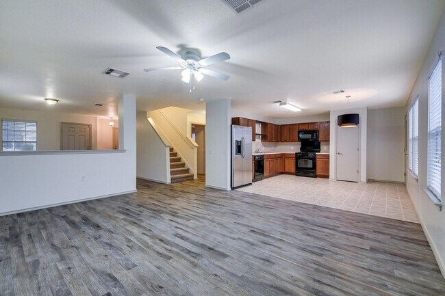 Building Photo - 5909 Silver Screen Dr