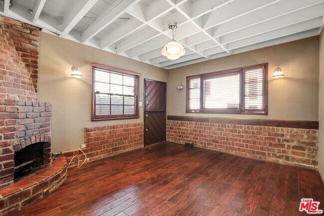 Building Photo - 6871 Pacific View Dr