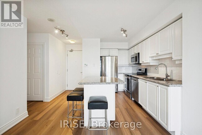 Photo du bâtiment - 78 Harrison Garden Blvd