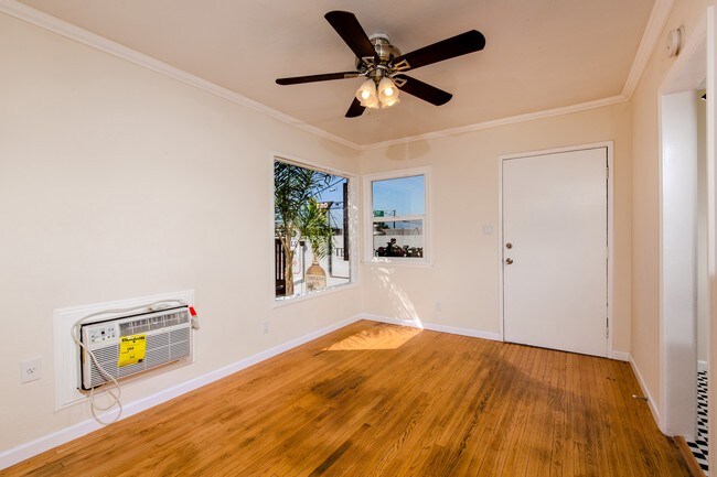 Interior Photo - 3351-3355 India St