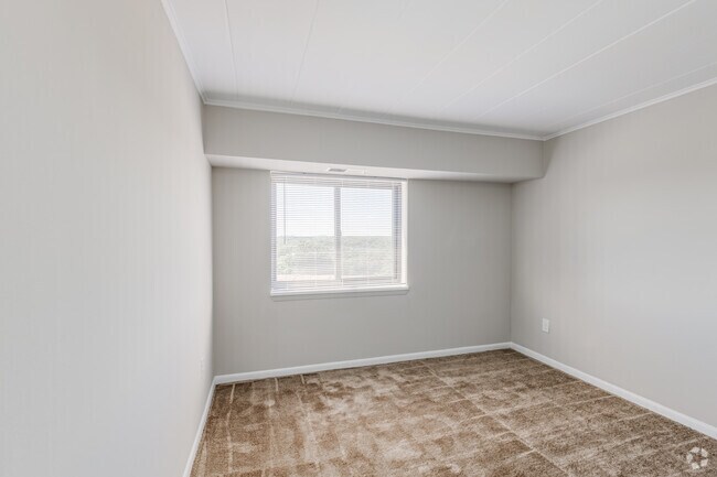 3HAB, 2BA - 1,370 ft² - Habitación - Carriage Park Apartments