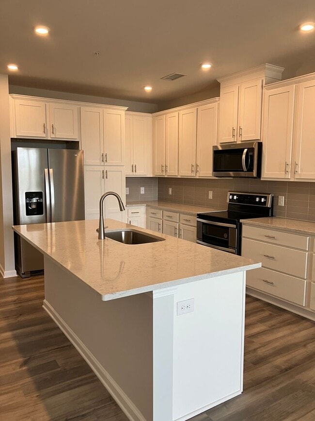 Building Photo - Lakefront living in Sherril's Ford