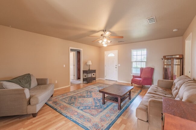 Building Photo - 3/2 in Tradewinds