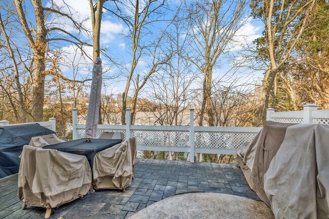 Foto del edificio - 1345 Bell Rd