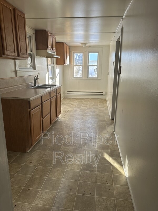 Foto del edificio - 639 W Pleasant St