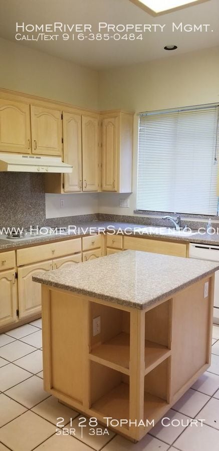 Building Photo - 2128 Topham Ct