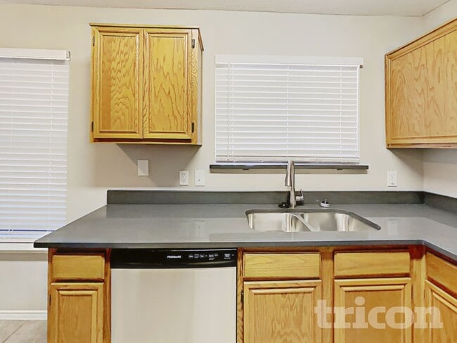 Building Photo - 1735 Duster Cir