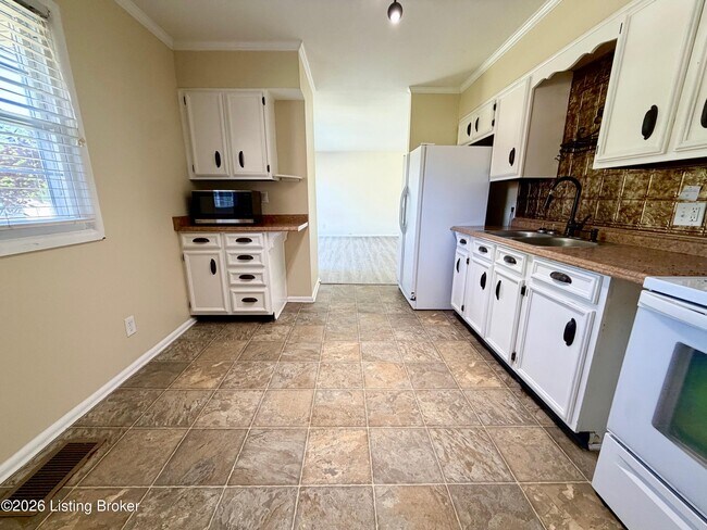 Foto del edificio - 6216 Hillcrest Ct