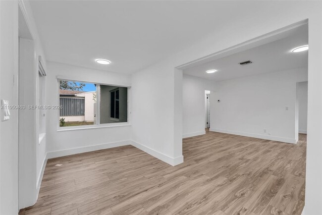 Foto del edificio - 2434 Coolidge St