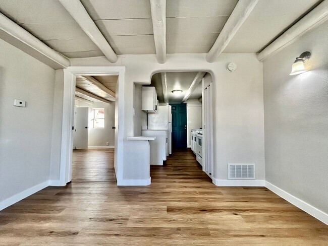 Building Photo - 422 Towner Ave NW