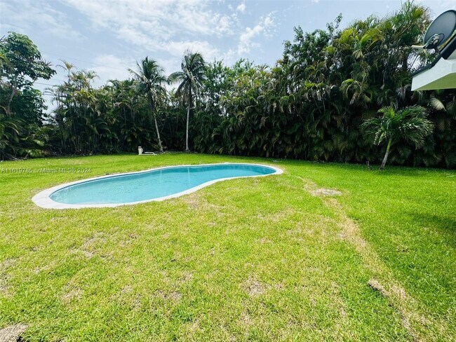 Foto del edificio - 8200 SW 56th St