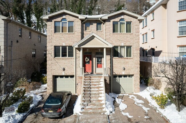 Building Photo - 192 Undercliff Ave
