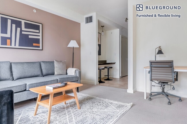 Foto del edificio - 10301 NE 10th St