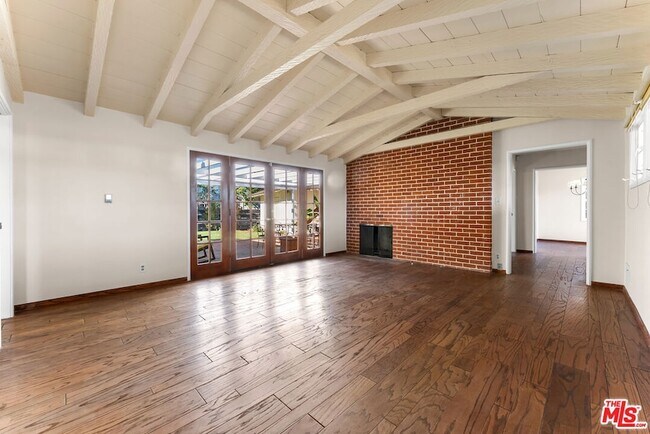 Building Photo - 549 El Medio Ave