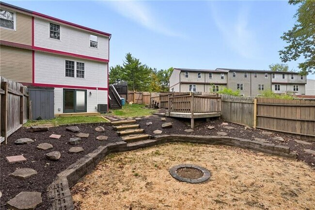 Building Photo - 222 Parkwood Dr