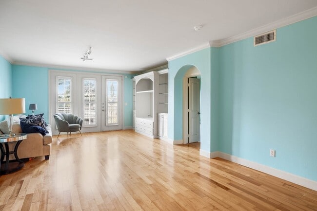 Foto del edificio - 3818 Holland Ave