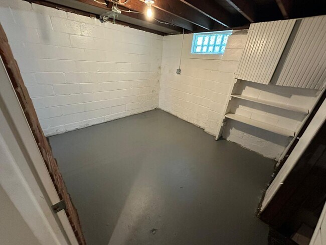 Foto del edificio - Beautiful Bungalow with Finished Basement ...