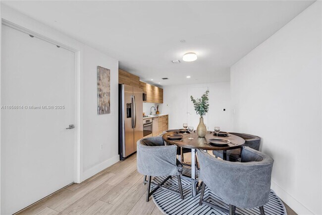 Foto del edificio - 121 NE 34th St