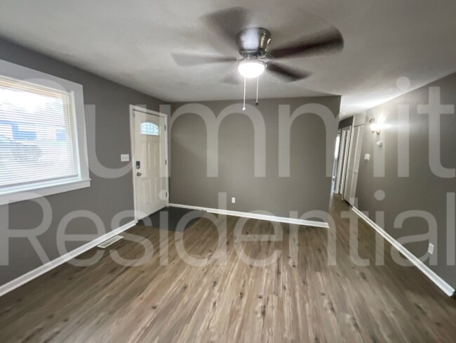 Foto del edificio - 8608 Crystal Ave