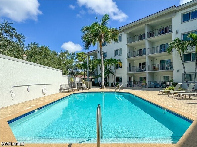 Foto del edificio - 1100 Pine Ridge Rd