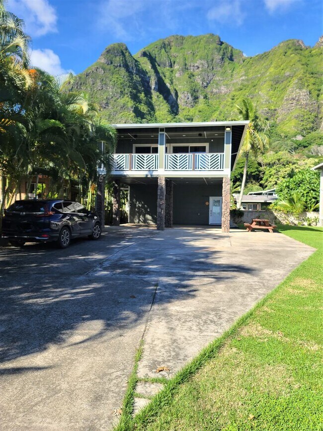 Foto del edificio - Literally steps to the beach!  3 bedroom, ...