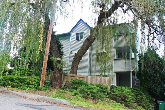 Building Photo - Birchcreek Apartments
