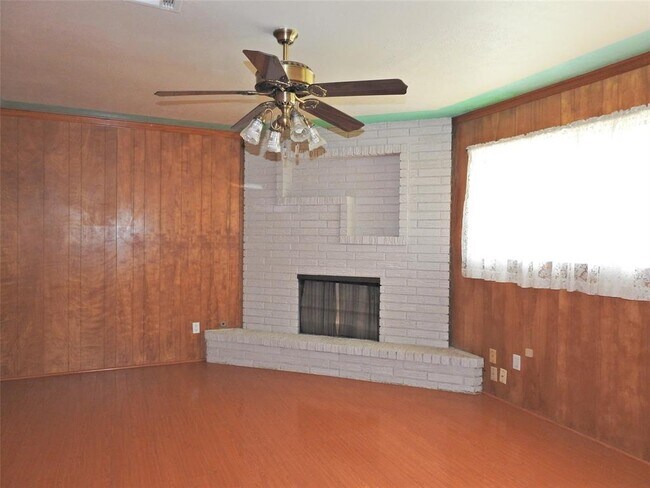 Foto del edificio - 22590 Cuttler Rd