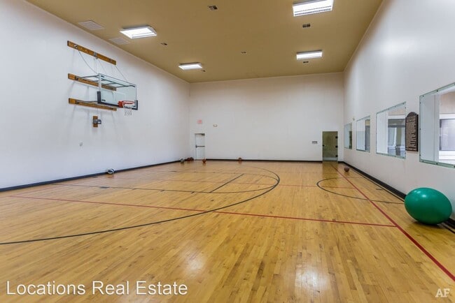 Foto del edificio - 1 br, 1 bath House - 6767 Corporate Blvd