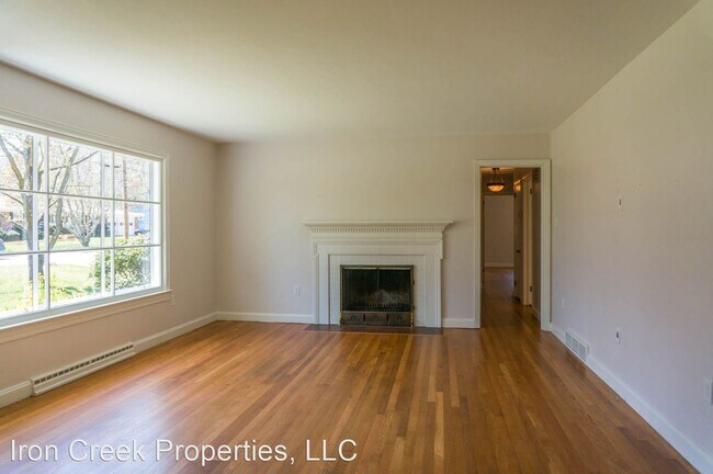Foto del edificio - 3 br, 1.5 bath House - 14 Chateau Pl