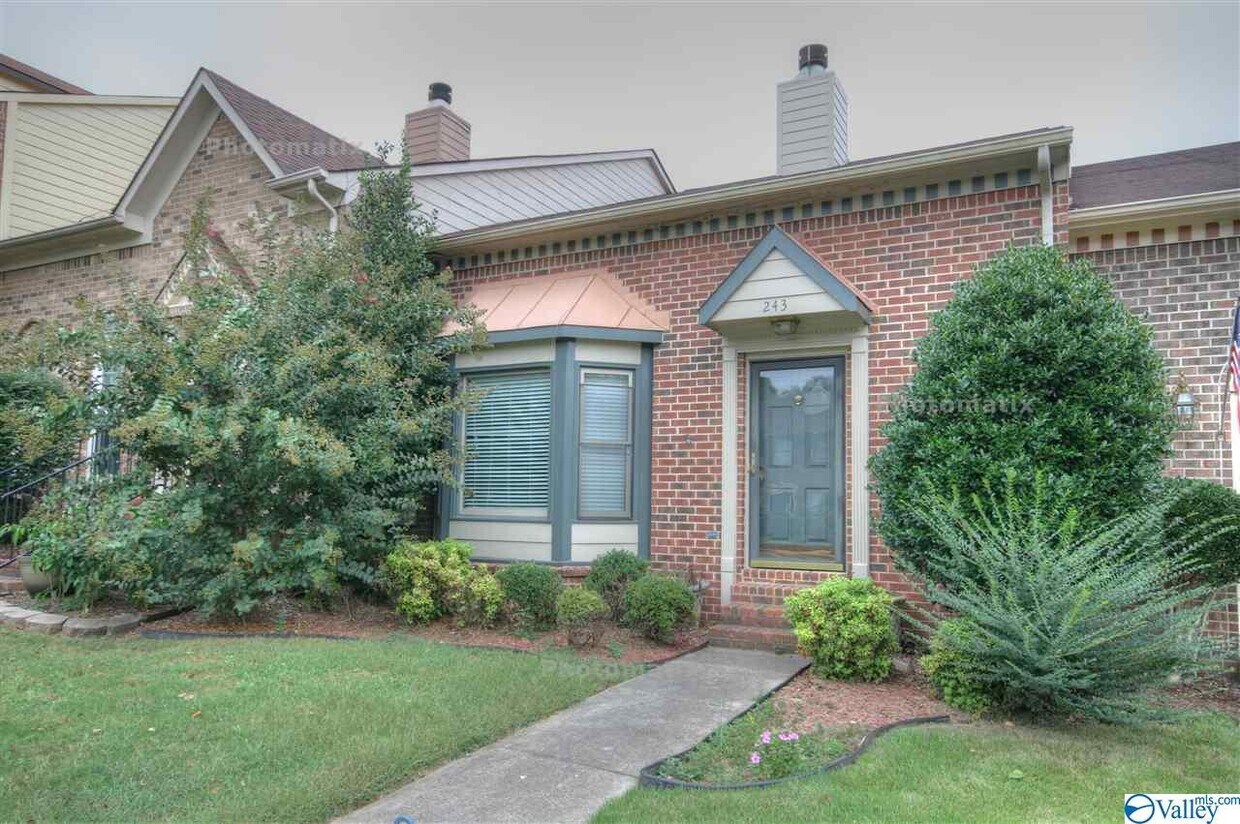 243 W Lake Cir, Madison, AL 35758 Townhome Rentals in Madison AL