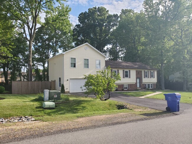 Building Photo - 2472 Shawnee Ln