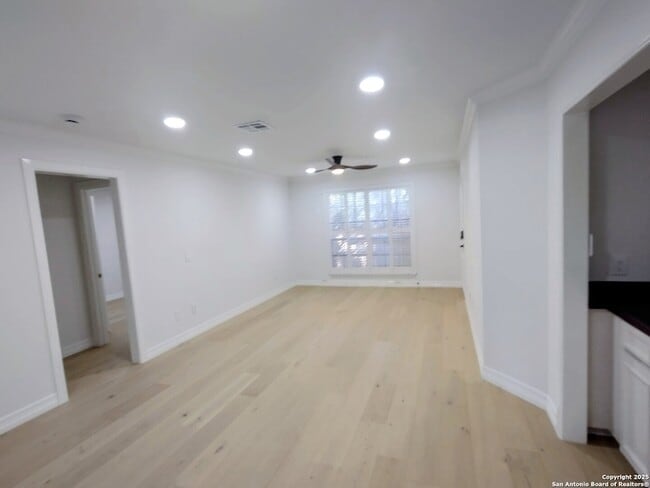Foto del edificio - 7815 Broadway St