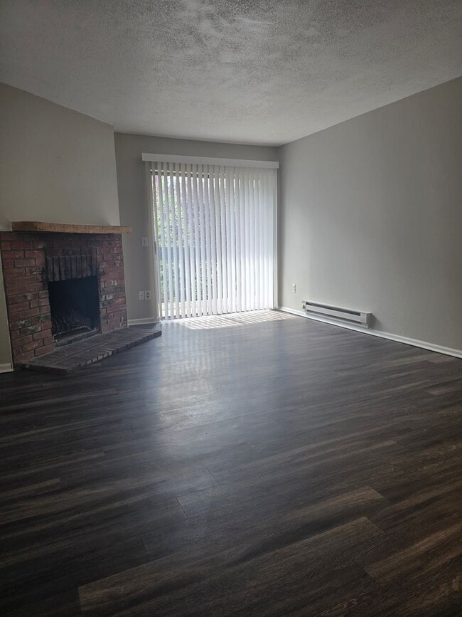 Building Photo - Fantastic Updated 2-Bedroom, 2-Bath Condo ...