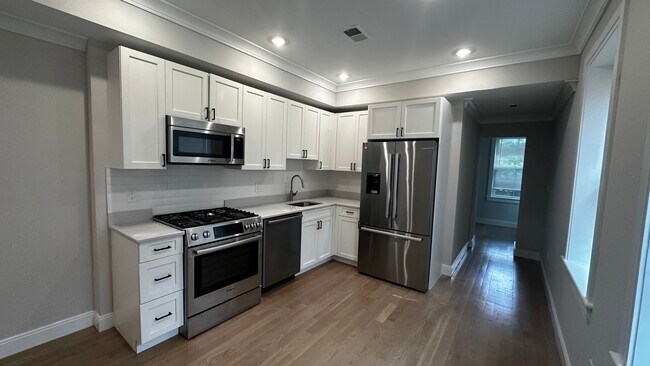 Foto del edificio - 47 Englewood Ave