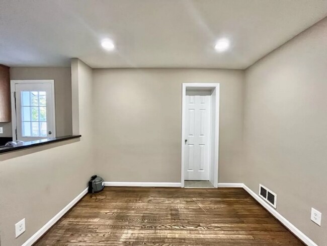 Foto del edificio - 5128 Mangum Rd