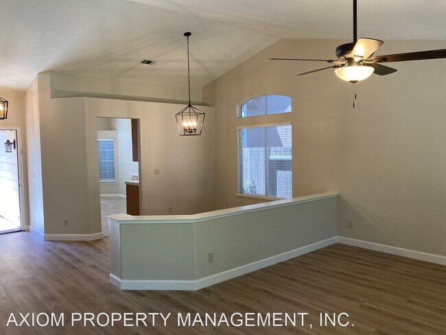 Building Photo - 3 br, 2 bath House - 1518 Steinbeck Dr