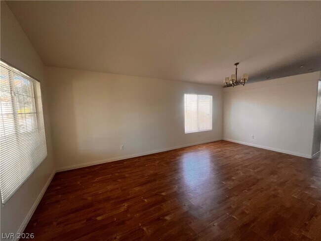 Foto del edificio - 1966 Windfall Ave