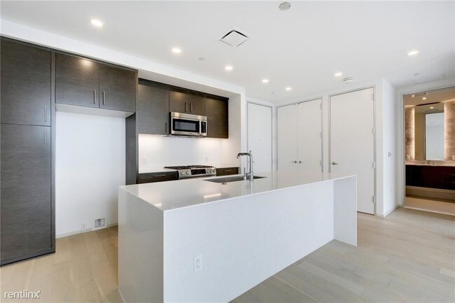 Building Photo - 1 br, 1 bath  - 301 West Ave Apt 2302