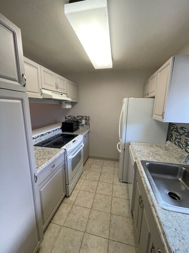 Foto del edificio - 94-644-644 Lumiaina St