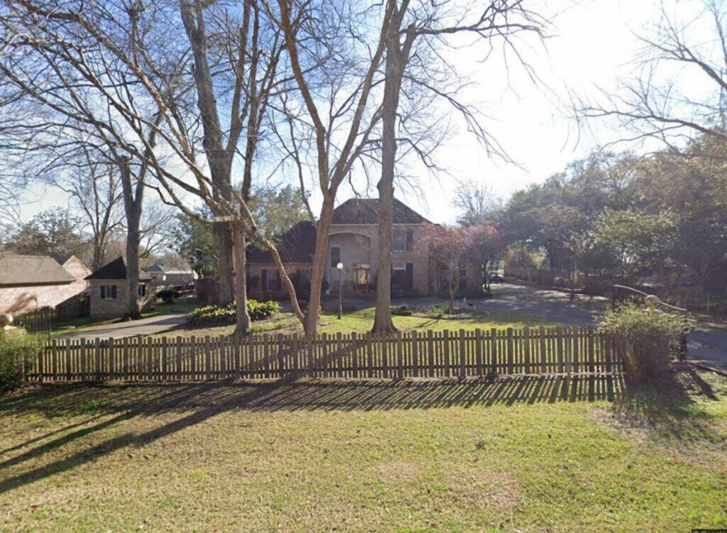 Primary Photo - 103 Appomatox Pkwy
