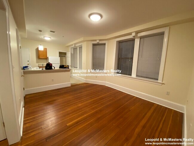 Foto del edificio - 878 Massachusetts Ave