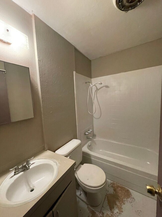 Foto del edificio - 3 br, 1 bath House - 3855 Powell