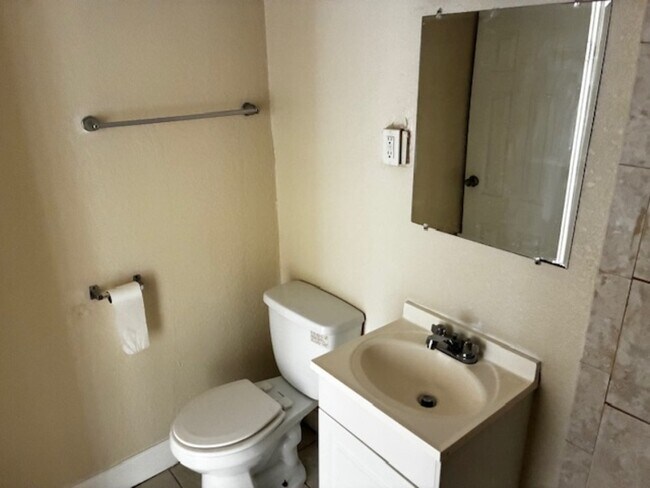 Building Photo - 311 W Ashley St
