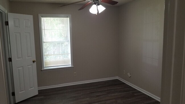 Building Photo - North Lowndes 3-Bedroom Rental Near Moody AFB