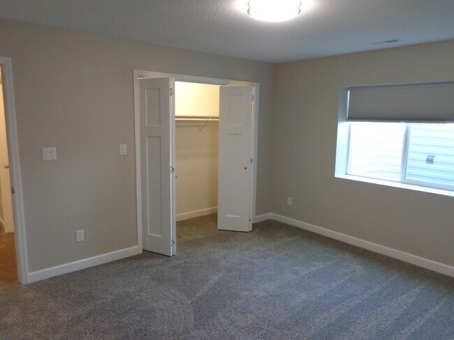 Building Photo - 2805 Terrace Dr
